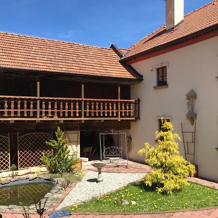 Zamecek Zdiky - Moderni Maly Apartman Bujanov Luaran gambar