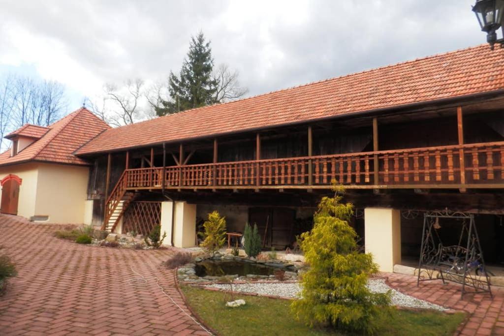 Zamecek Zdiky - Moderni Maly Apartman Bujanov Luaran gambar
