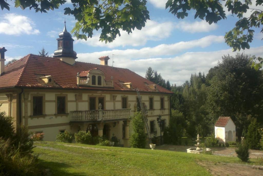 Zamecek Zdiky - Moderni Maly Apartman Bujanov Luaran gambar